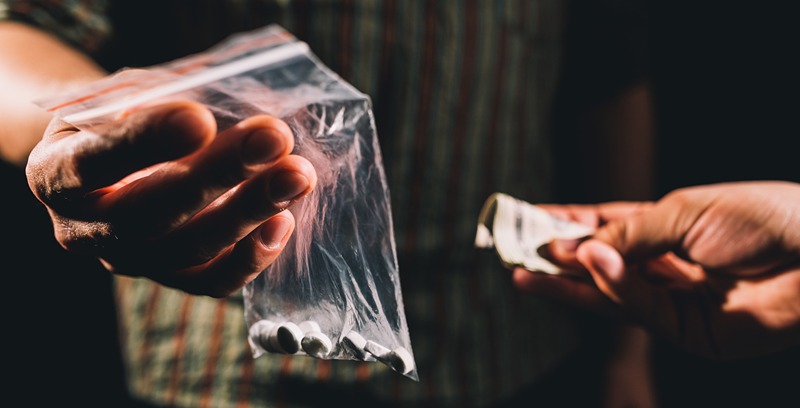 selling drug paraphernalia illegally